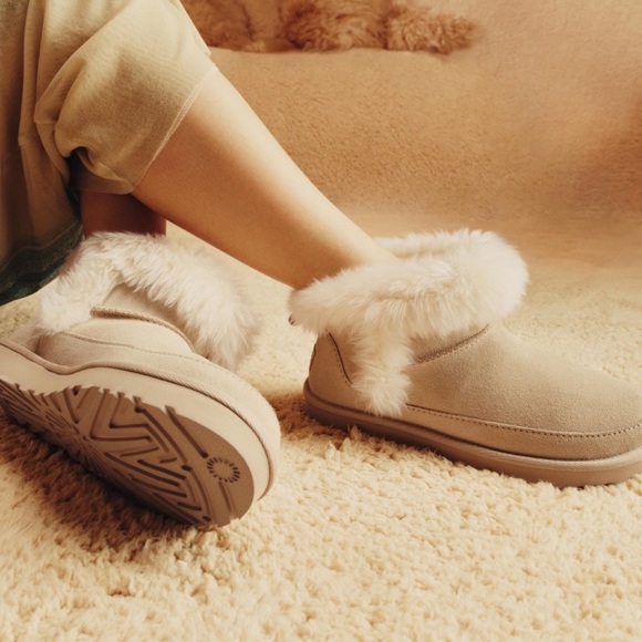 Ugg women’s Chalet Mini Boot 🥾 Brand New with Box 📦 Size 9 - Picture 2 of 9